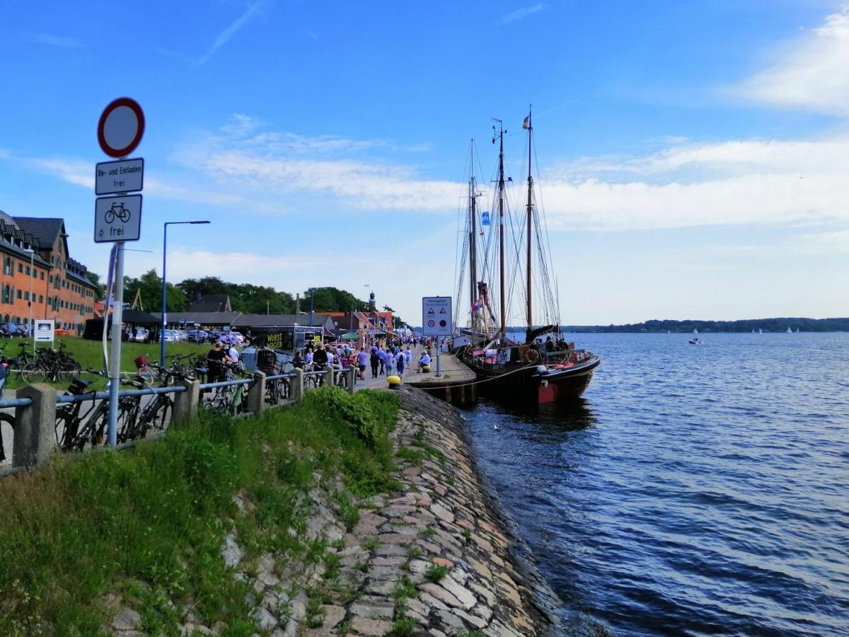 Backstage Apartment Kiel-Holtenau Экстерьер фото